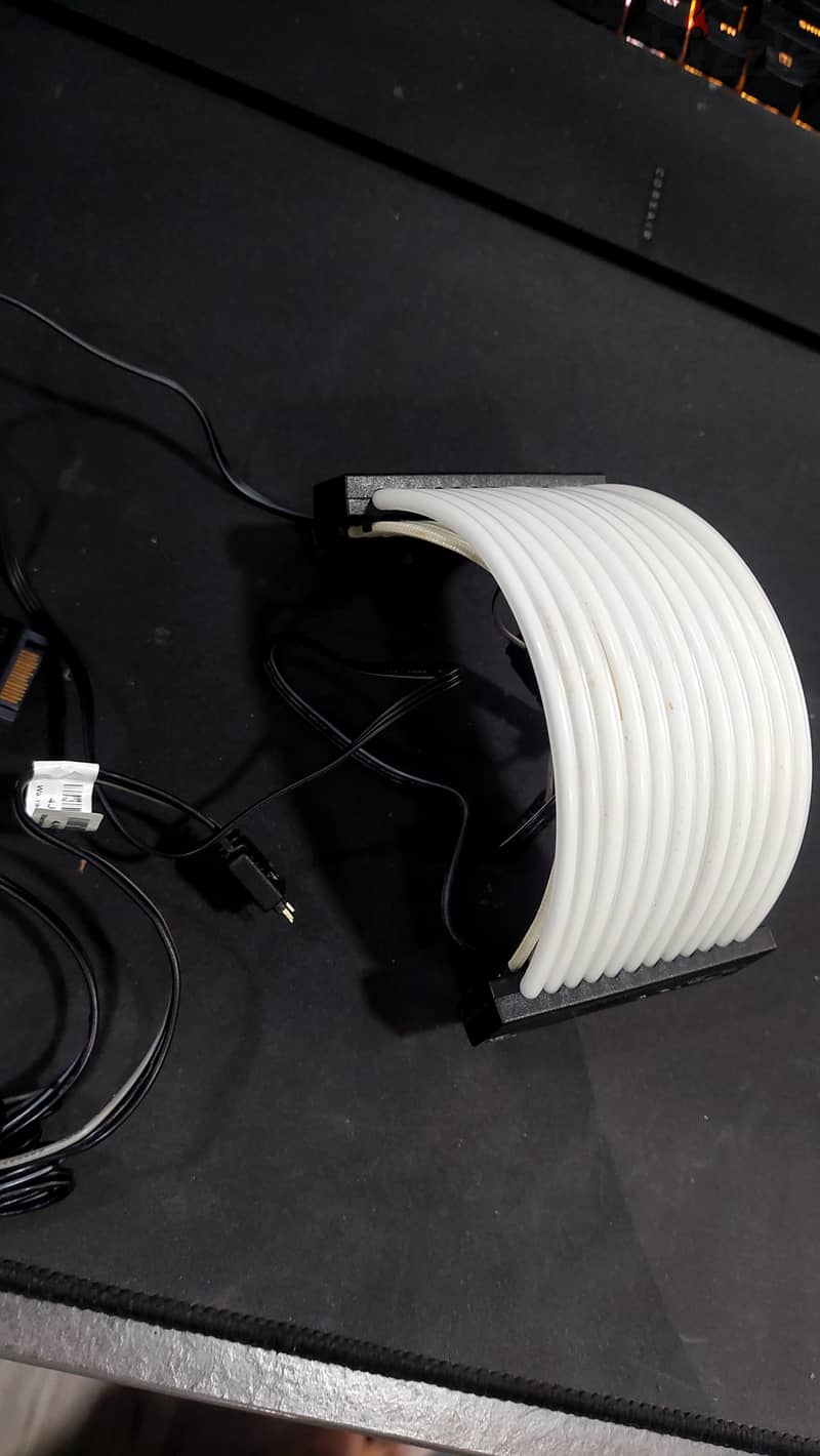 Lian Li Strimer Plus 24-Pin ARGB Extension Cable + Controller 1