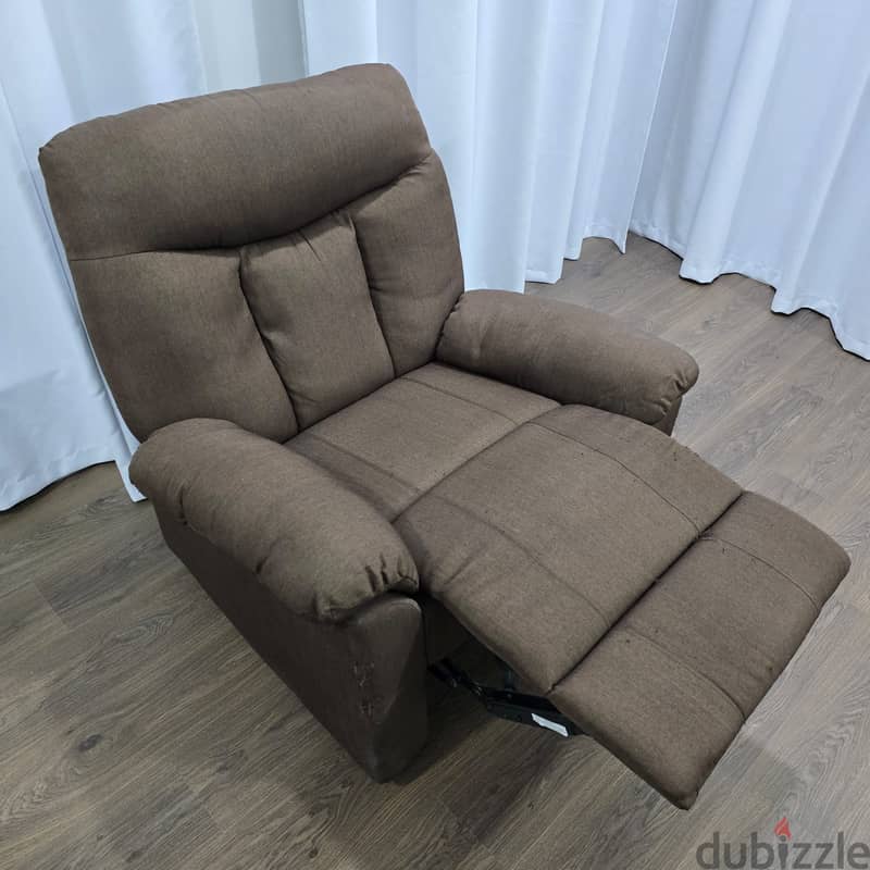 Comfortable Recliner / Lazy Boy Chair for Sale - BHD 25 1