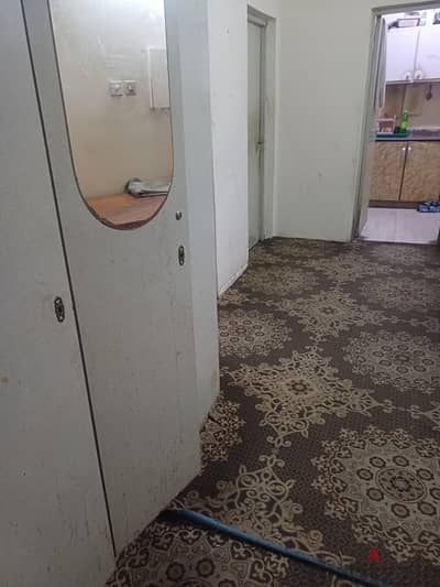 2 Bedspace available opposite Lulu(old last chance)Manama