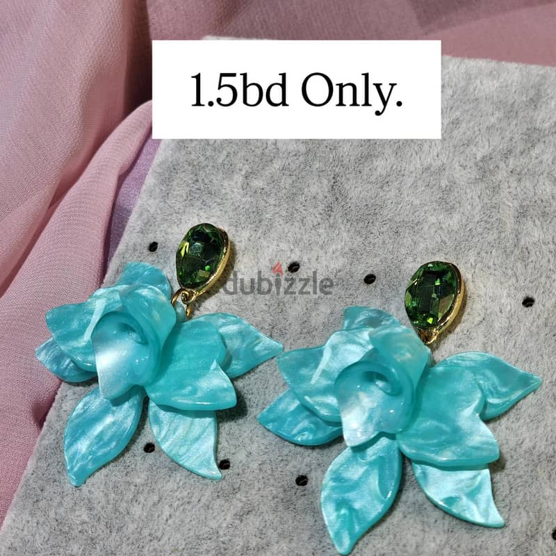 EAR RINGS FOR SALE, BRAND NEW 6
