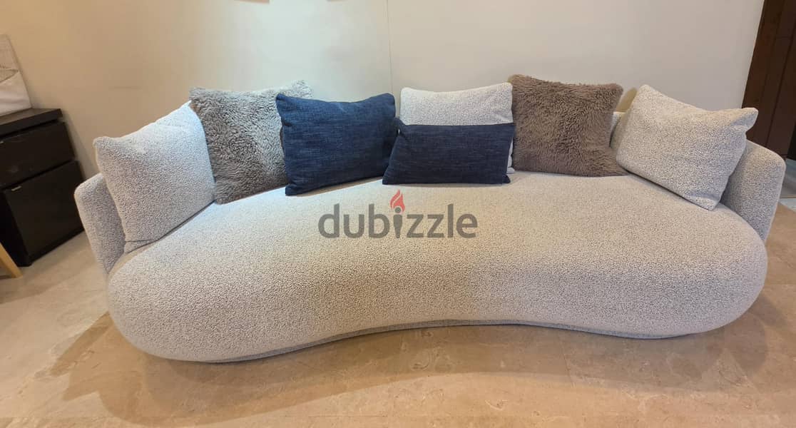2 sofas for sale enough for 8 seats - 2 كراسي للبيع يكفي ل8 مقاعد 1