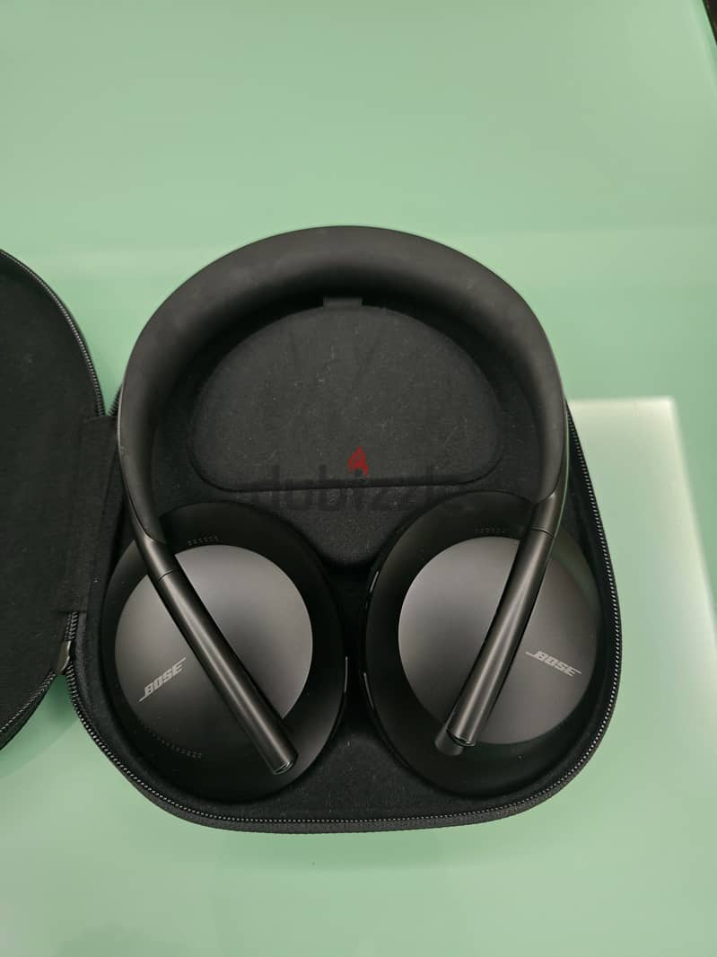 Bose Noise Cancelling Headphones 700 (NC700) - Excellent Condition 4