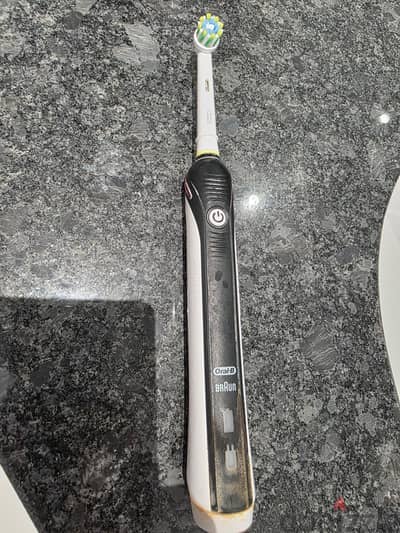 Braun OralB Toothbrush, with 9 new brush heads