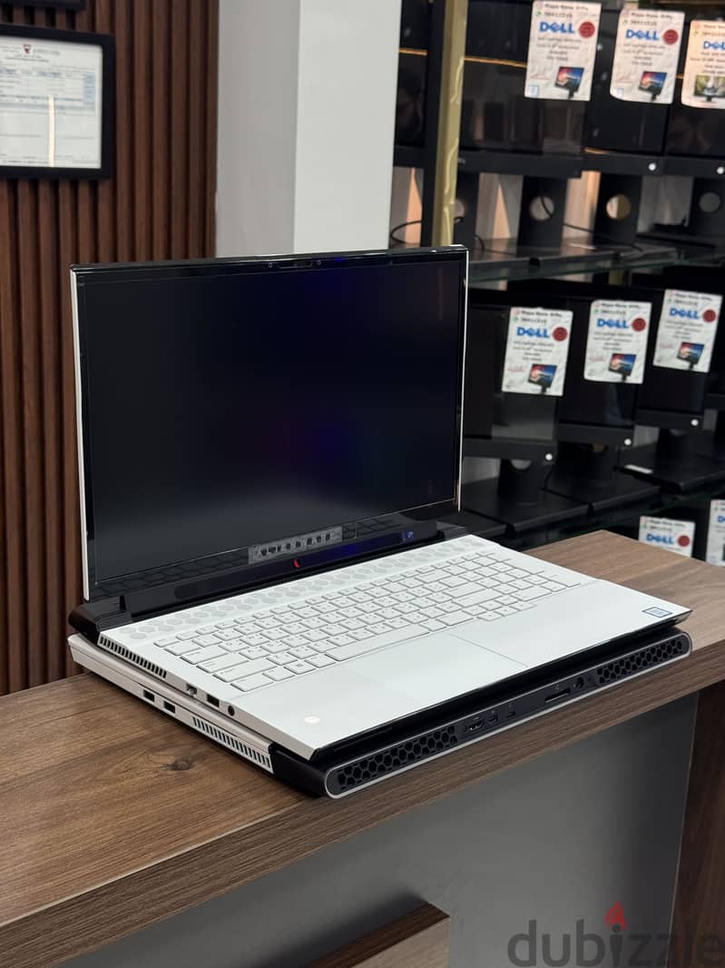 Alienware M17 R2 Core i7-9th Generation 1