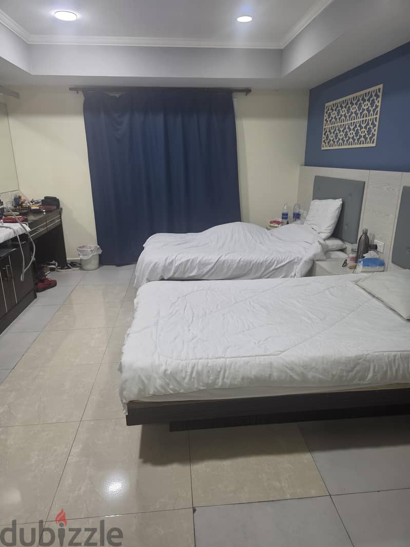 Need room partner in 2 BHK hoora Exhibition Road 32233125 5