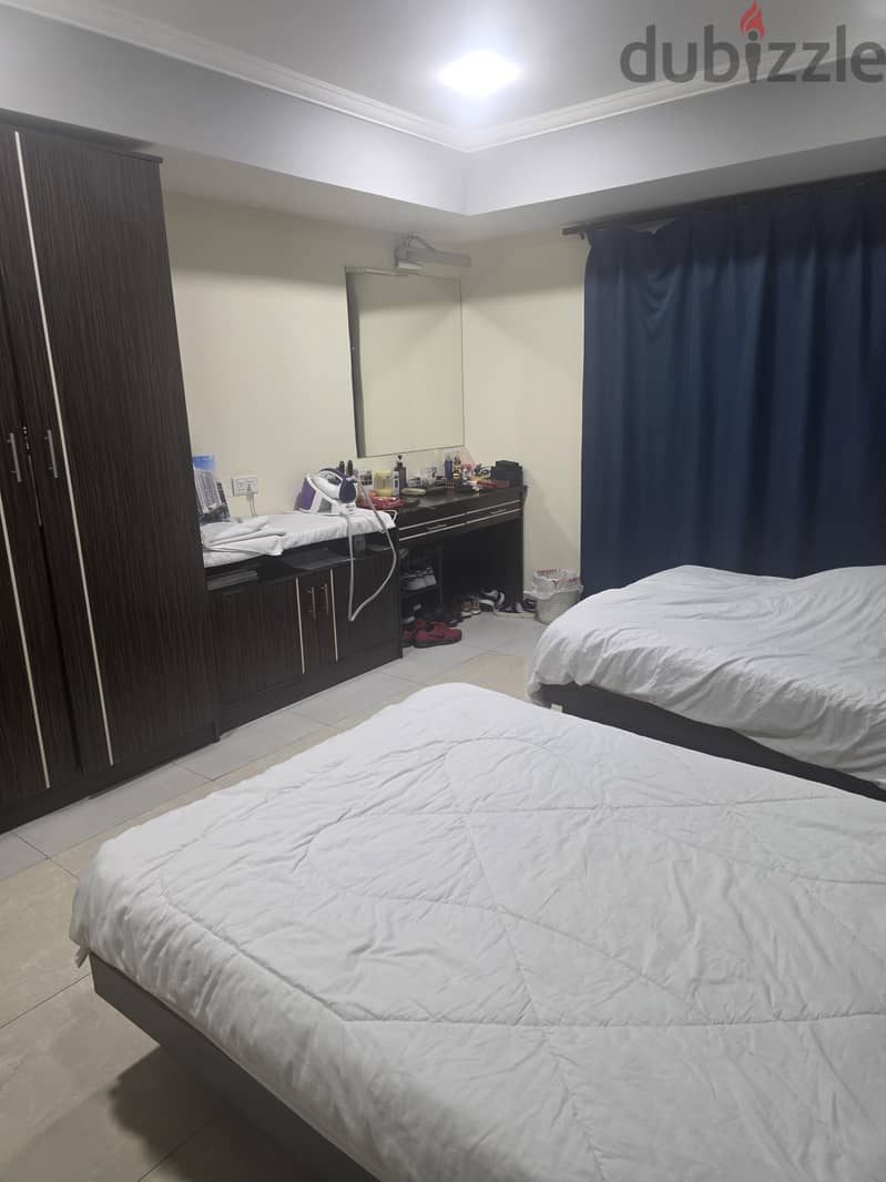 Need room partner in 2 BHK hoora Exhibition Road 32233125 6
