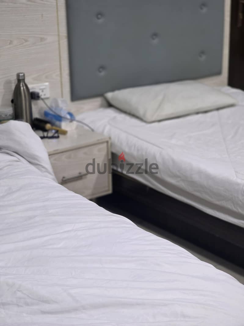 Need room partner in 2 BHK hoora Exhibition Road 32233125 8