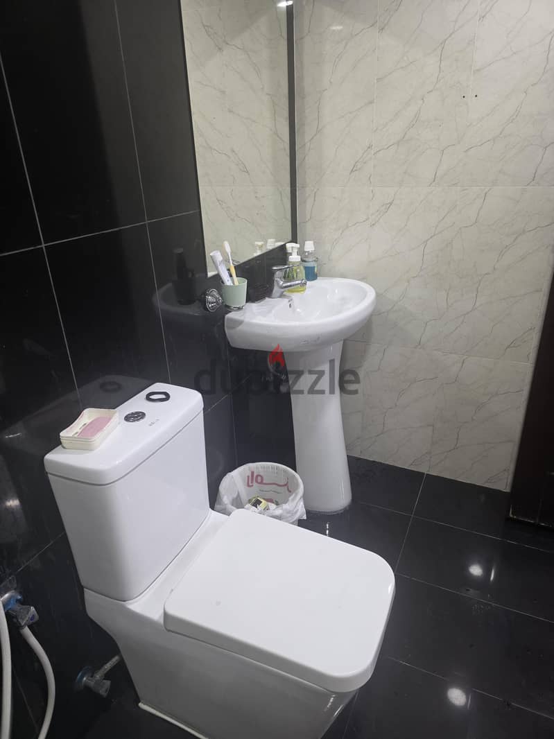 Need room partner in 2 BHK hoora Exhibition Road 32233125 11