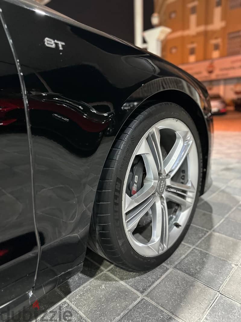 Audi S8 V8 Turbo 9