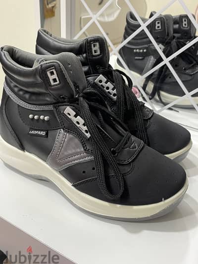 Boys shoes