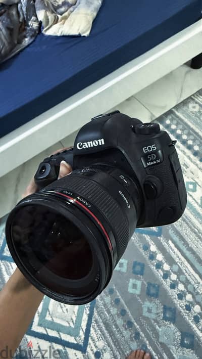 Canon EOS 5D Mark IV DSLR + Canon EF 24mm f/1.4L II USM Lens