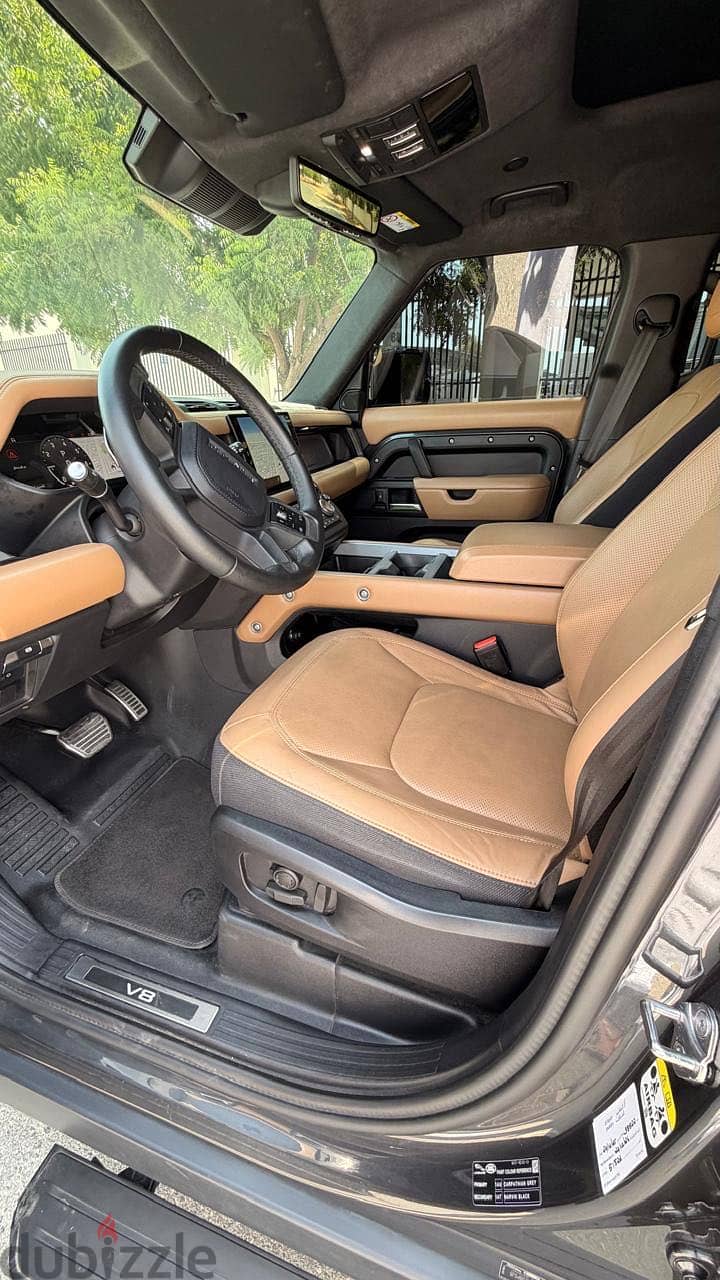 Land Rover Defender 110 2025 4