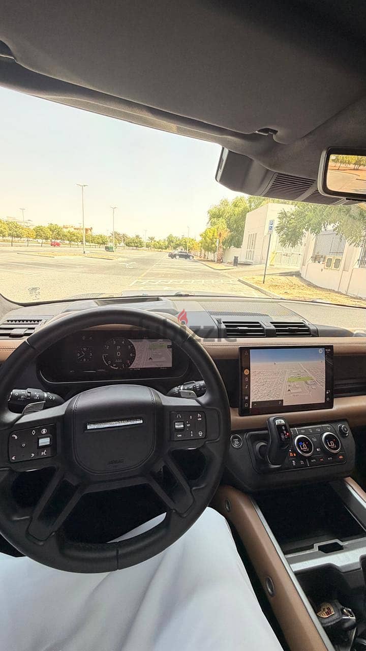 Land Rover Defender 110 2025 5