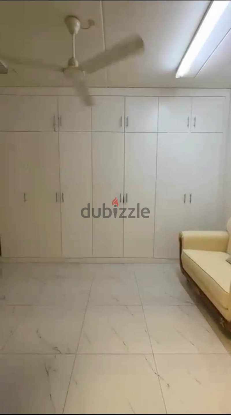 فيلا  للبيع في مدينه حمد دوار ٤ villa for sale Hamad Town R4 17