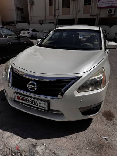 Excellent condition Nissan Altima 2014