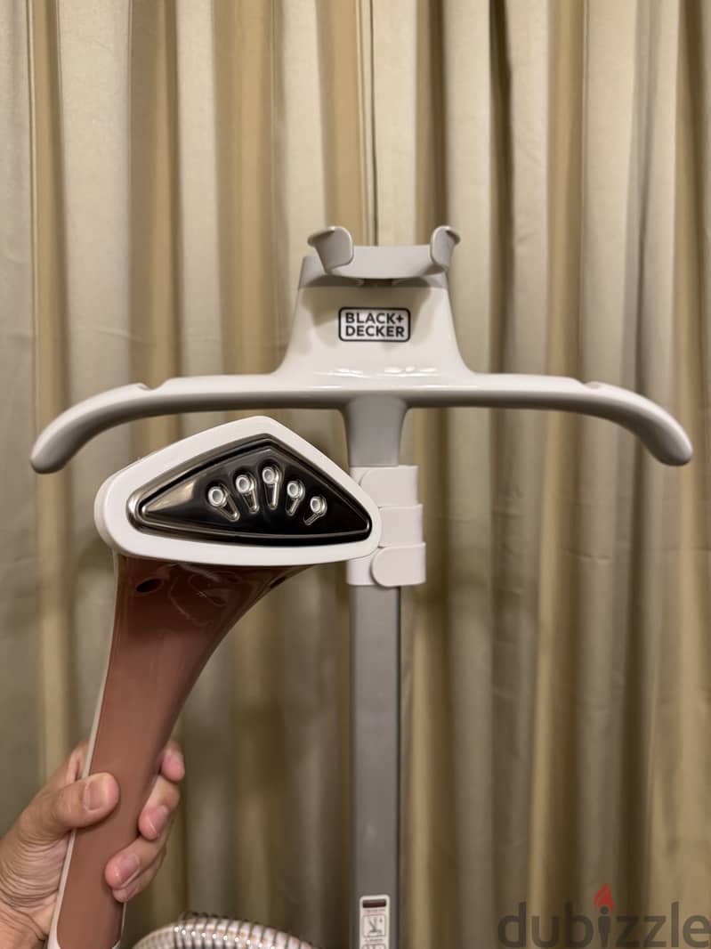 Black & Decker Garment Steamer (GST1600-B5) 3