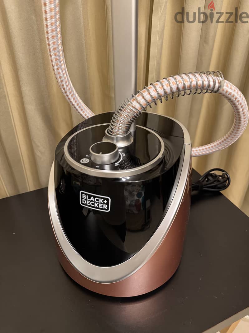 Black & Decker Garment Steamer (GST1600-B5) 4