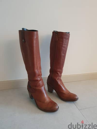 Tommy Hilfiger textured leather heeled riding boots
