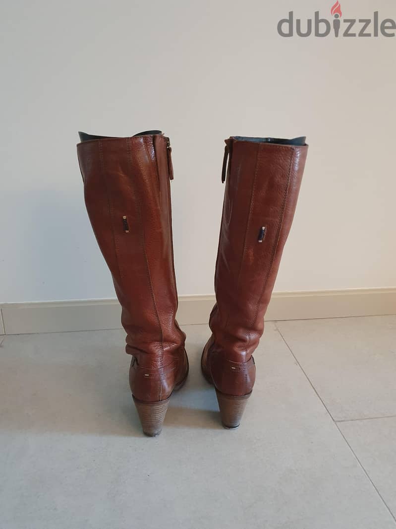 Tommy Hilfiger textured leather heeled riding boots 3