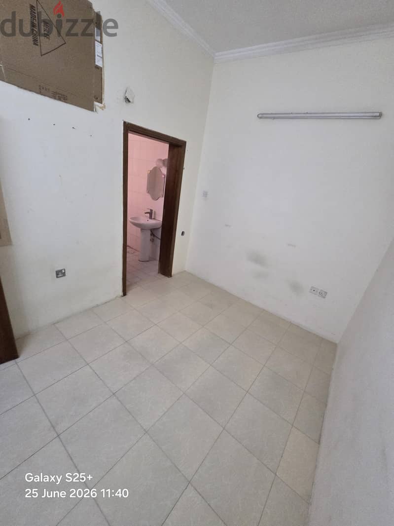 small flat for rent near alosra restaurant Muharraq without ewa 3