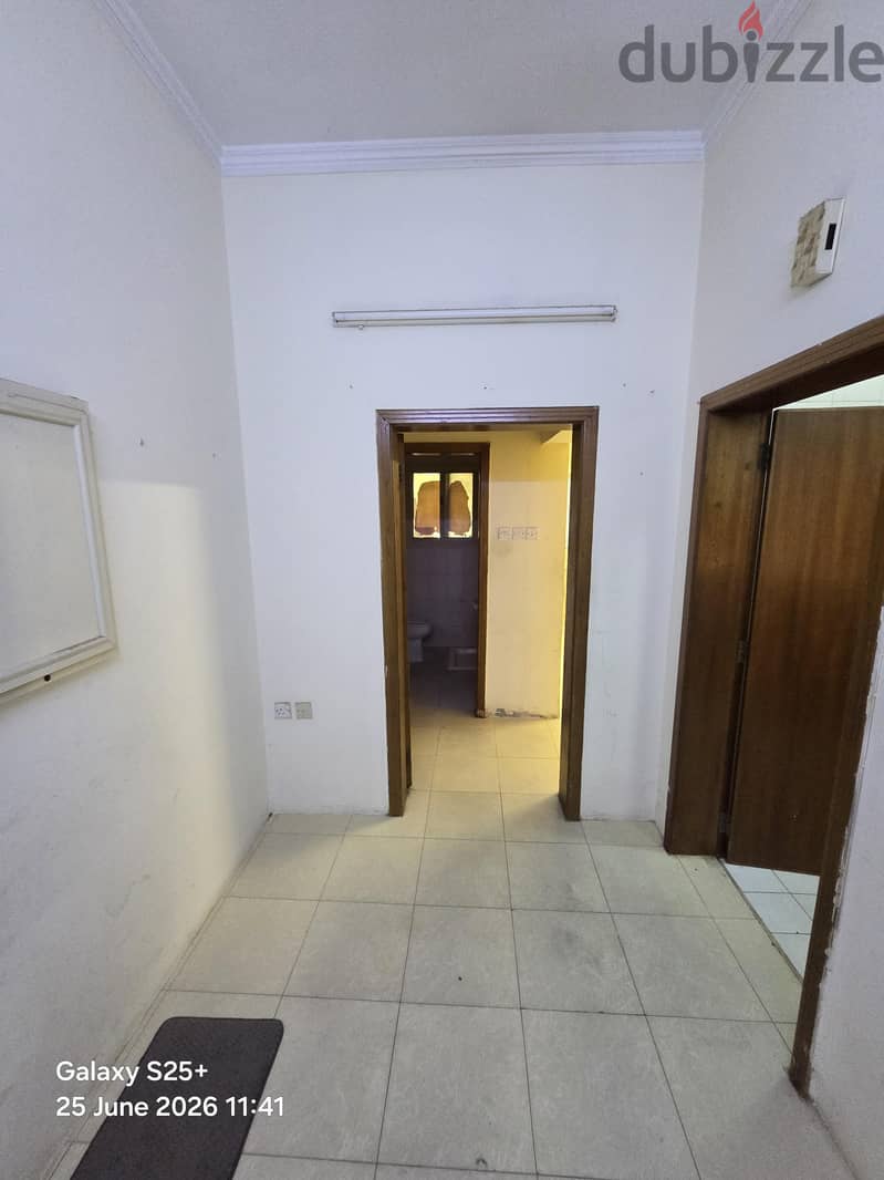 small flat for rent near alosra restaurant Muharraq without ewa 5