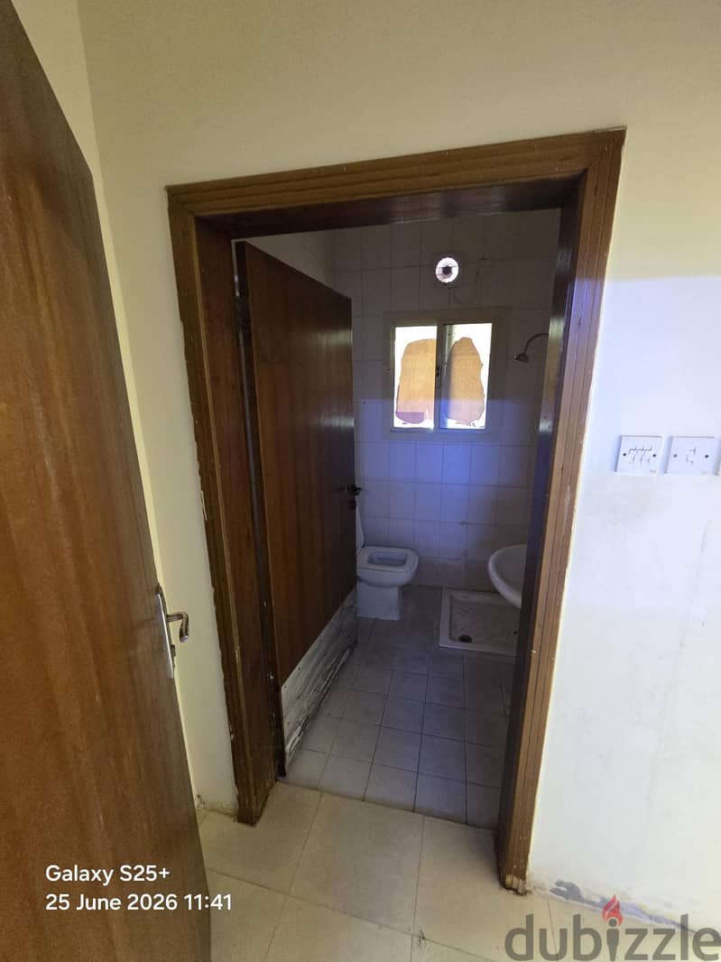 small flat for rent near alosra restaurant Muharraq without ewa 6