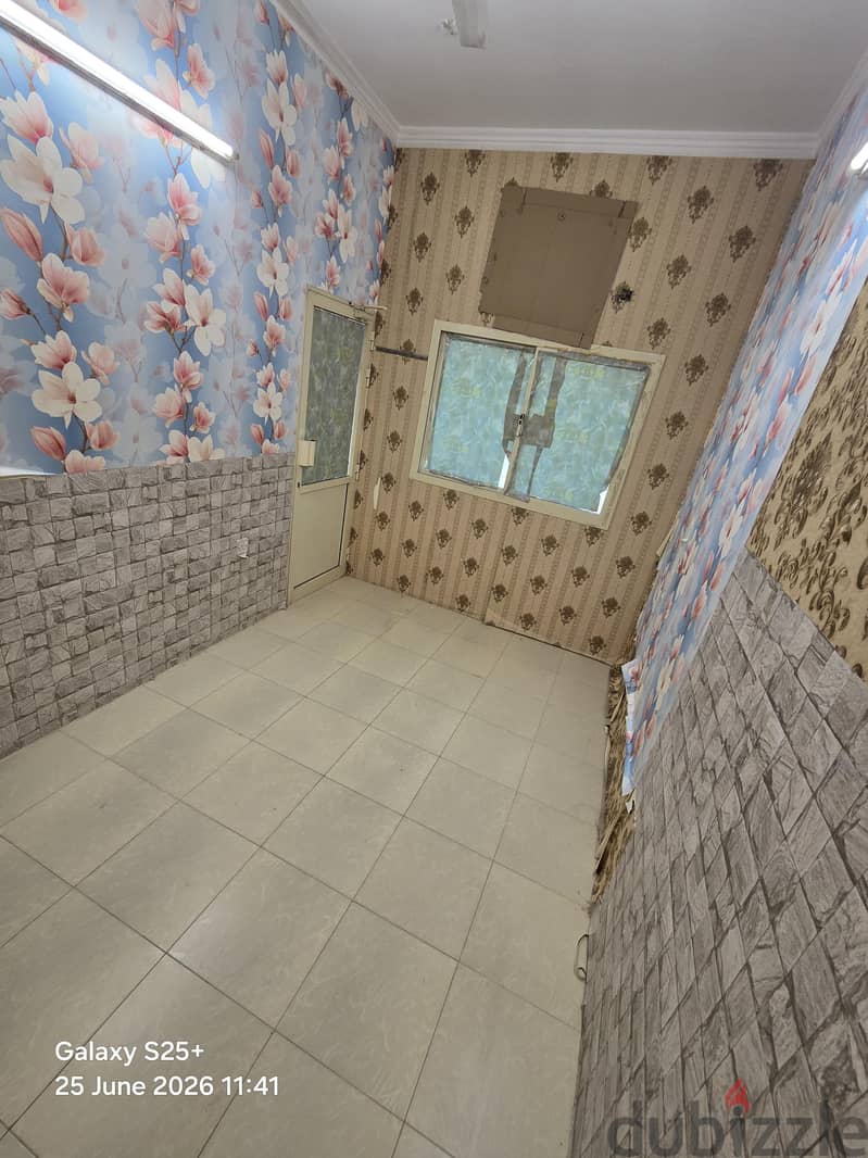 small flat for rent near alosra restaurant Muharraq without ewa 7