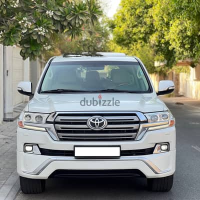 TOYOTA LAND CRUISER GXR V8 2017 WHITE