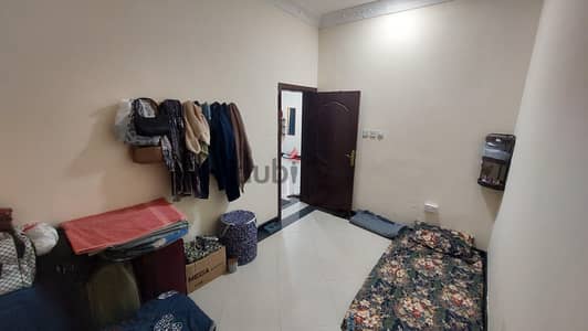 ROOM AND BEDSPACE AVAILABLE FOR RENT IN HOORA, NEAR CITYMART.