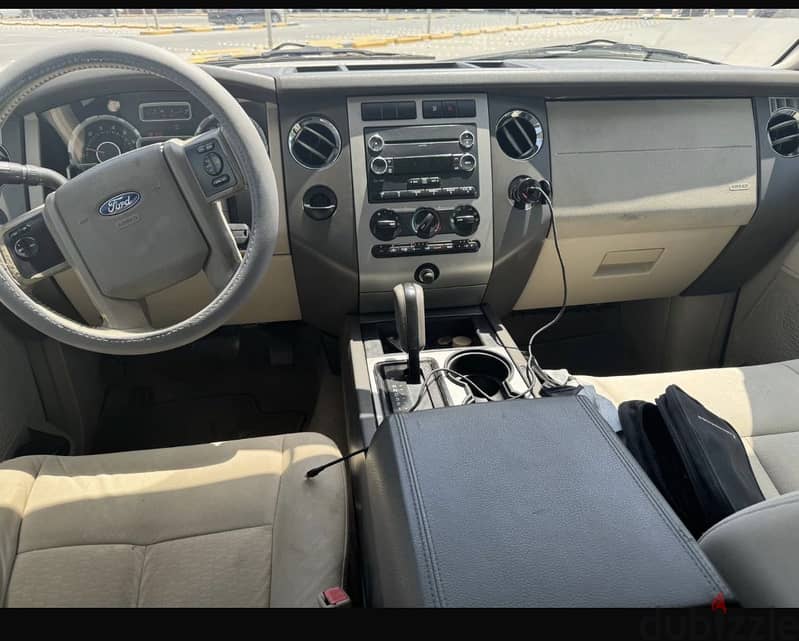 Ford expendition 2013 , standard great for traveling 1
