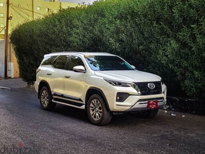 TOYOTA FORTUNER MODEL 2024 V6 4X4 SINGLE OWNER AGENCY MAINTAINED