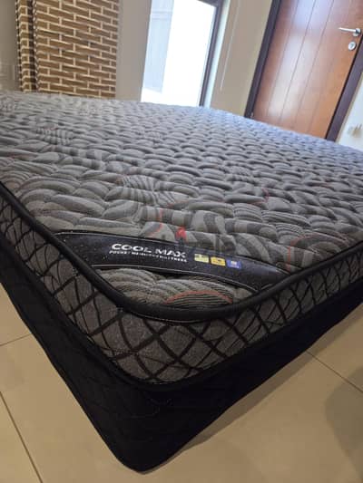 mattress 180x200 soft almost new ماترس شبه جديد سوفت