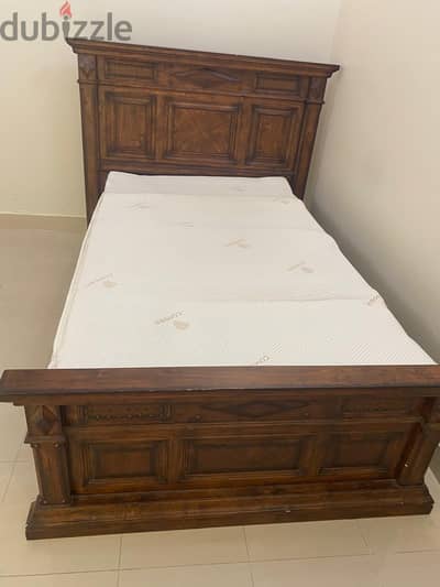 سرير خشب / Wooden bed