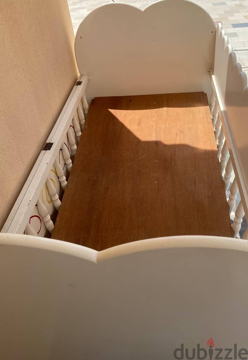 سرير أطفال خشب /  Children’s wooden bed 1