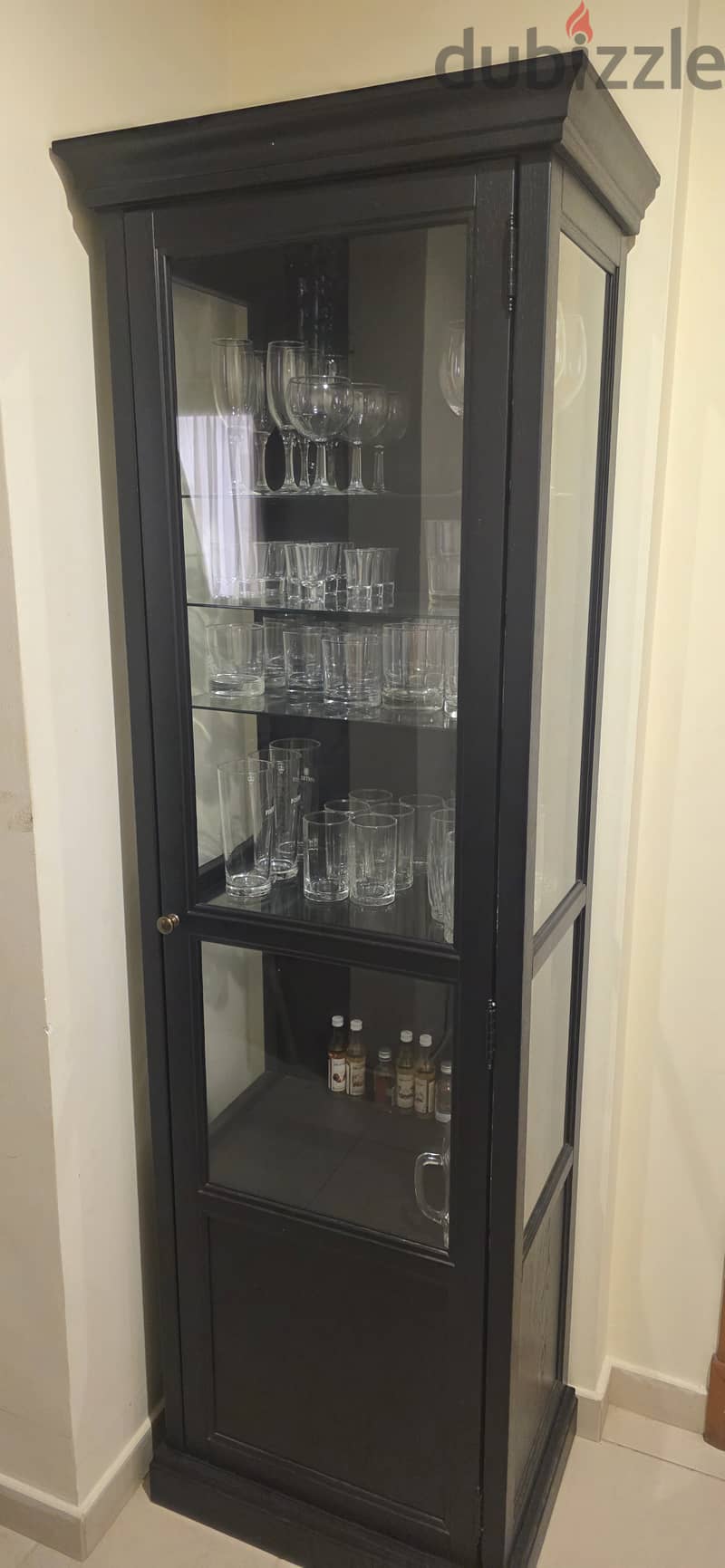 Glass cabinet 1