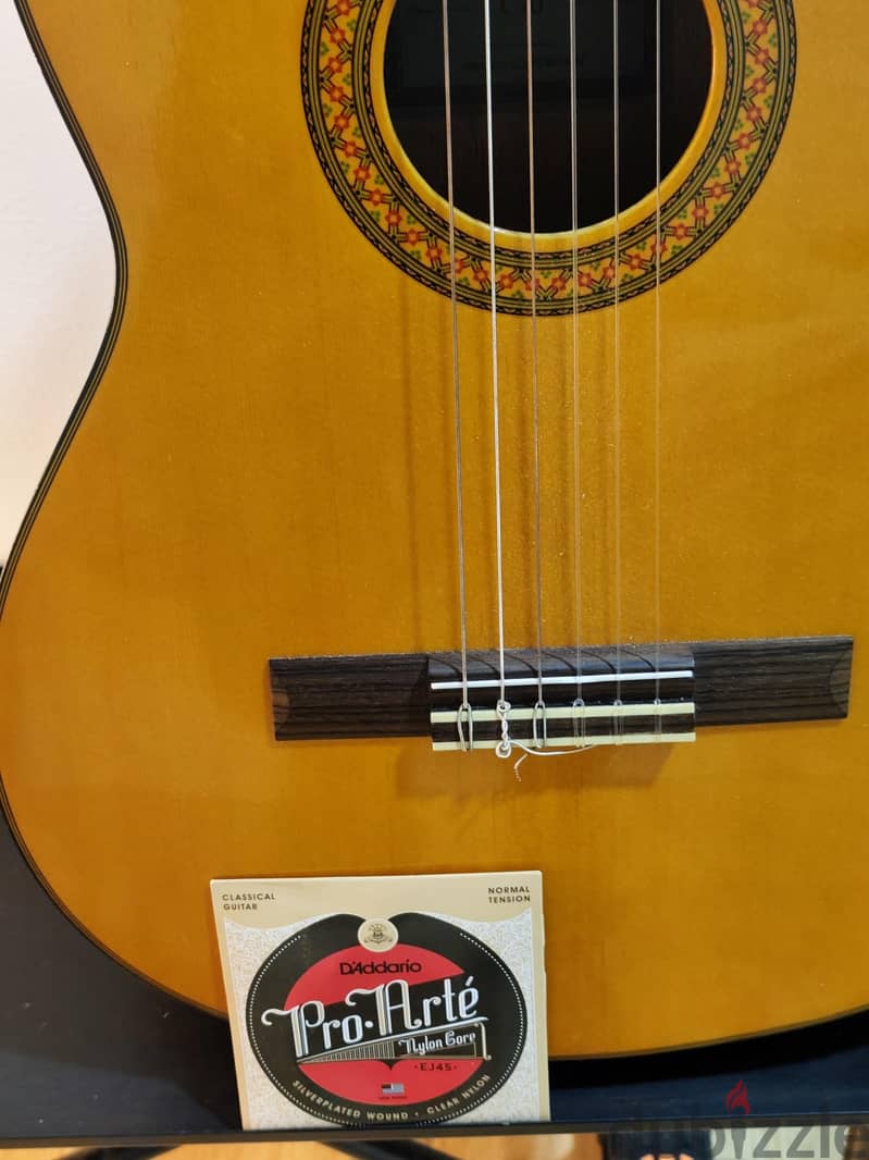 غيتار كلاسيكي Yamaha C70 للبيع بحالة ممتاز 1