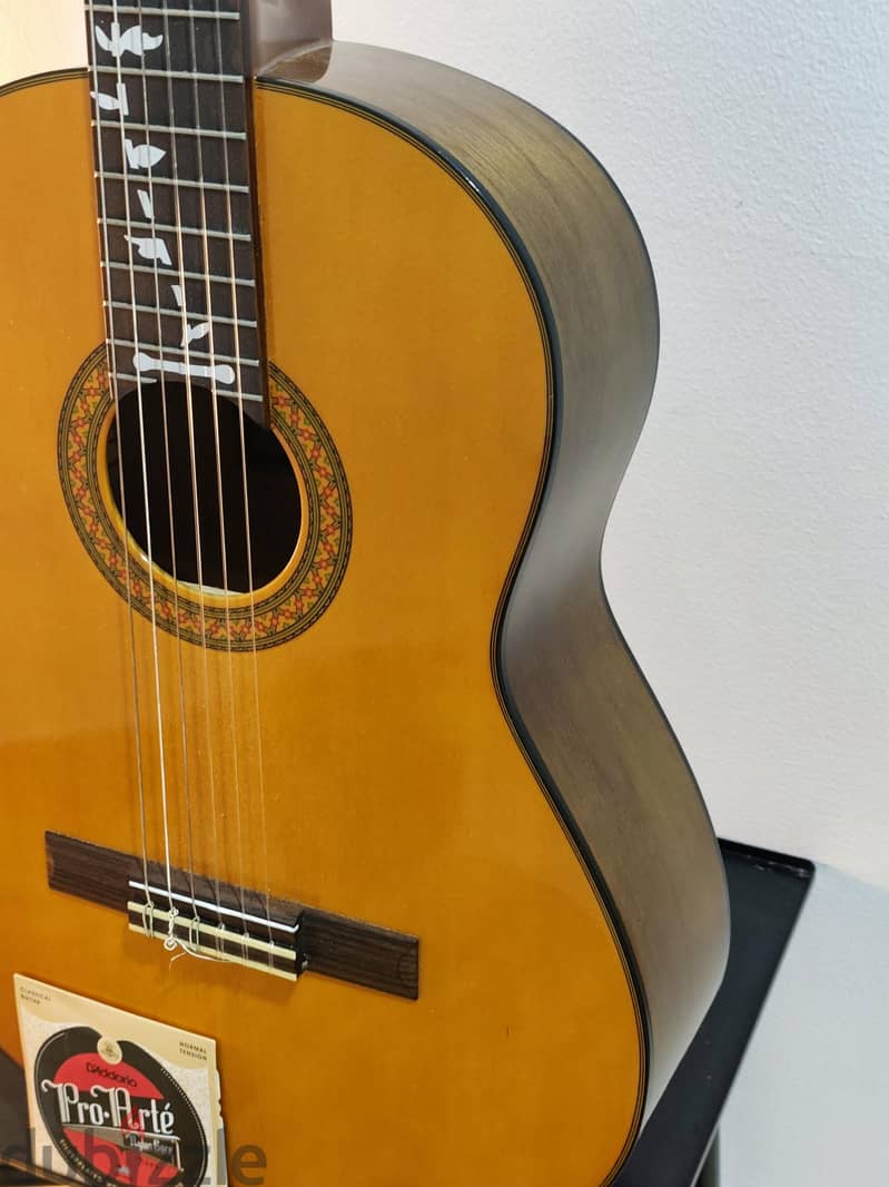 غيتار كلاسيكي Yamaha C70 للبيع بحالة ممتاز 2