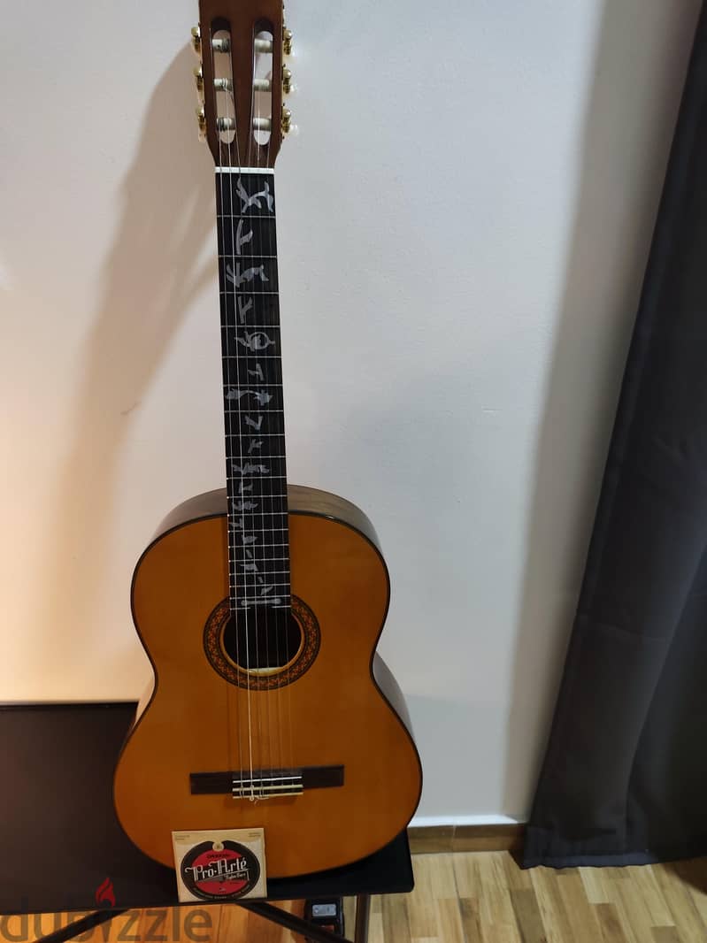 غيتار كلاسيكي Yamaha C70 للبيع بحالة ممتاز 4