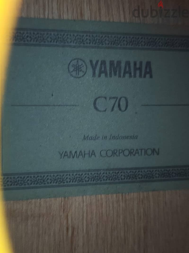 غيتار كلاسيكي Yamaha C70 للبيع بحالة ممتاز 6