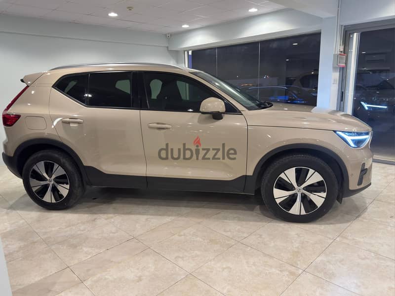 Volvo XC40 2025 4