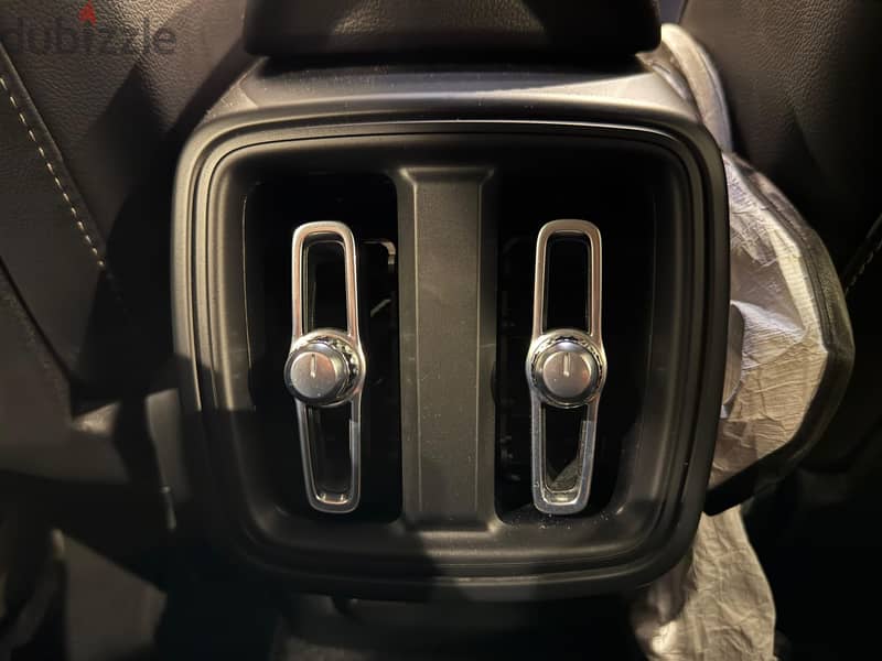 Volvo XC40 2025 8