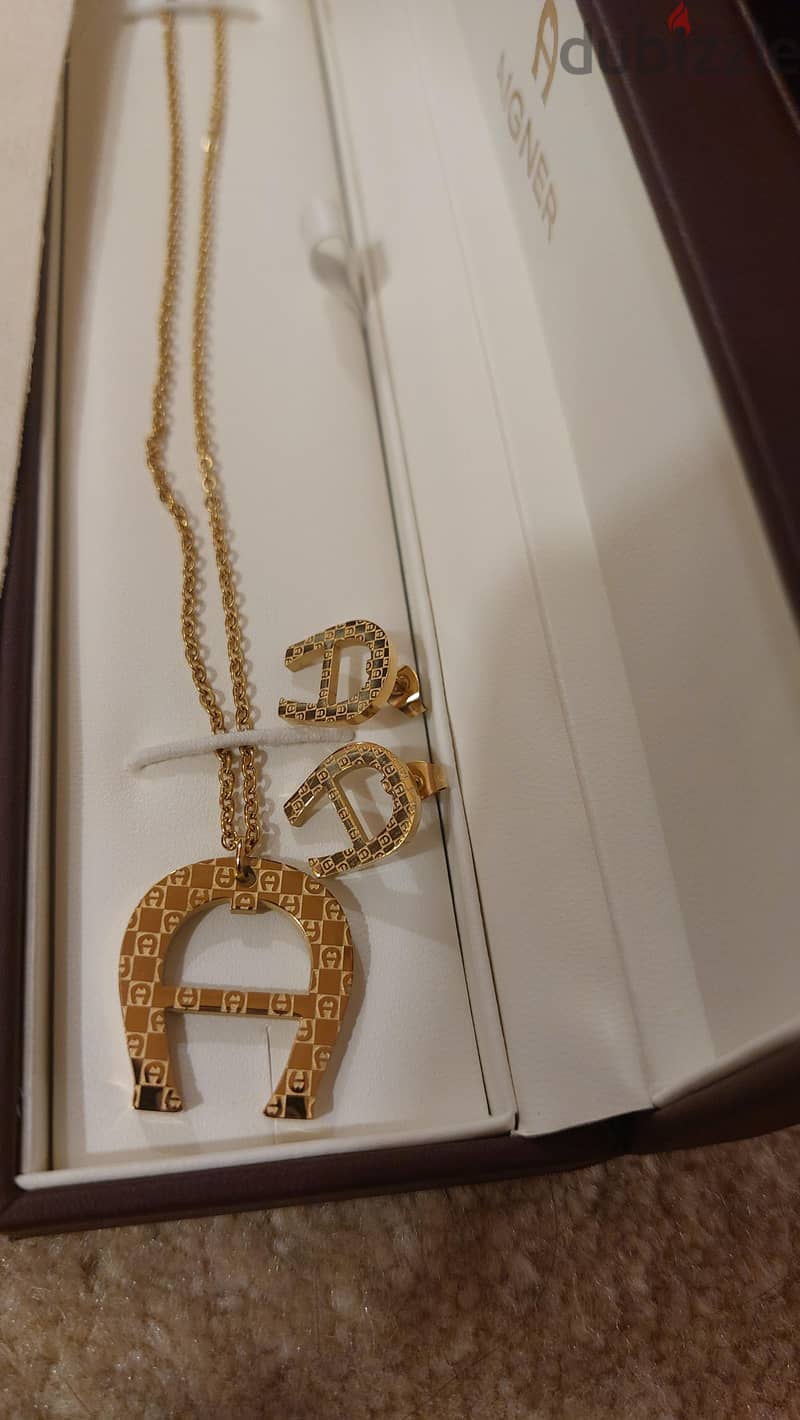 Aigner Logo Necklace with Earrings 3