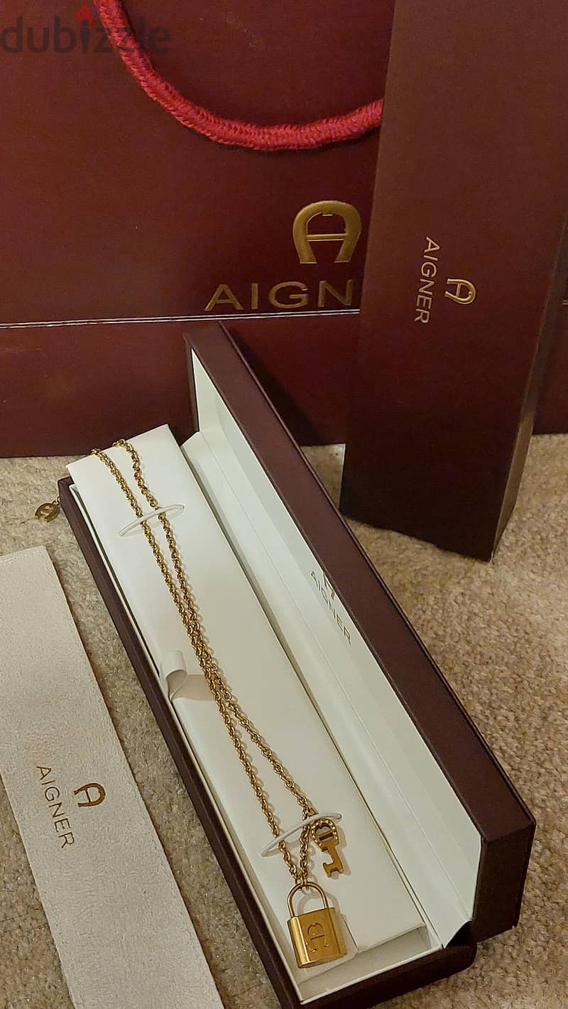 Aigner Necklace 1