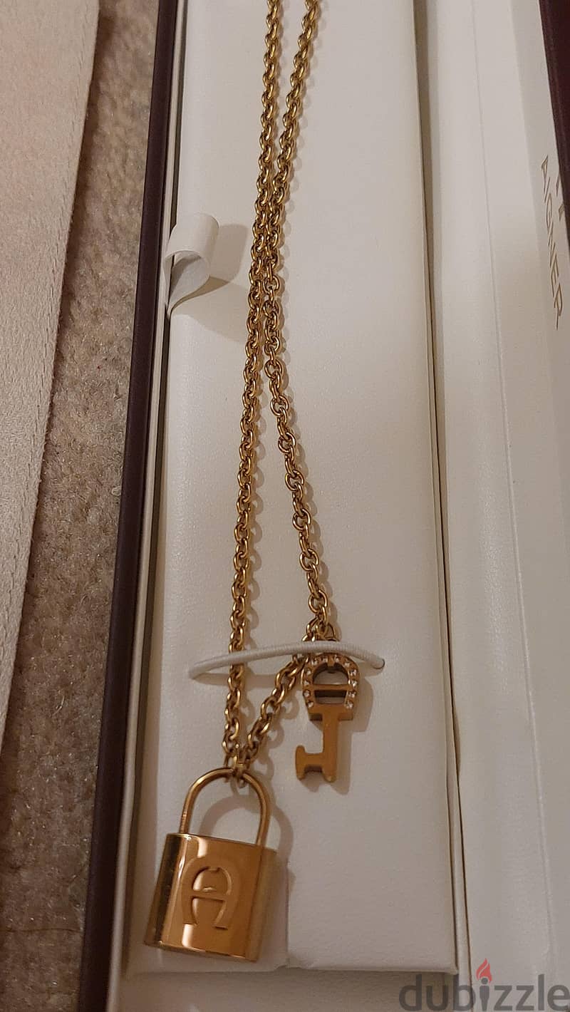 Aigner Necklace 2