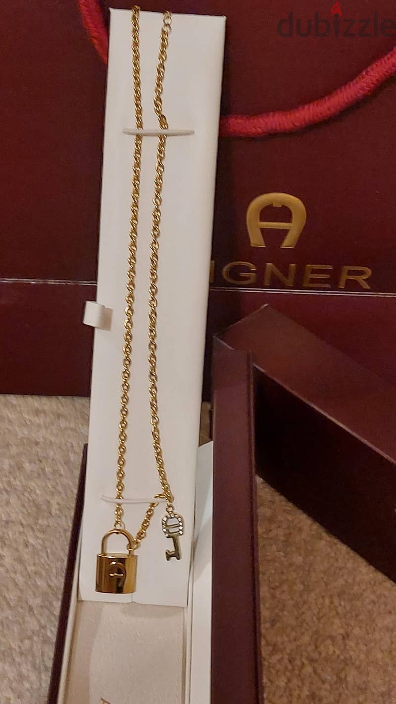 Aigner Necklace 3