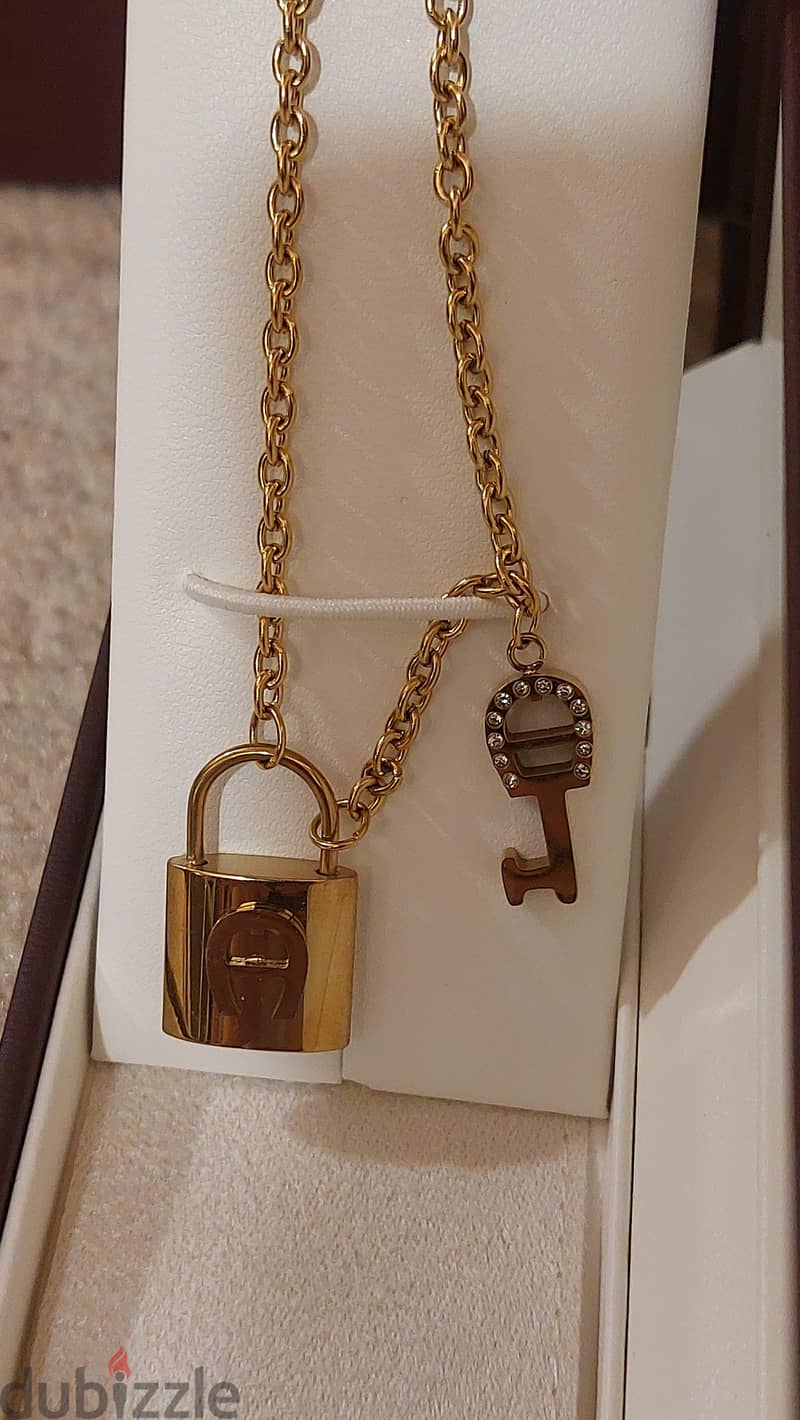 Aigner Necklace 4