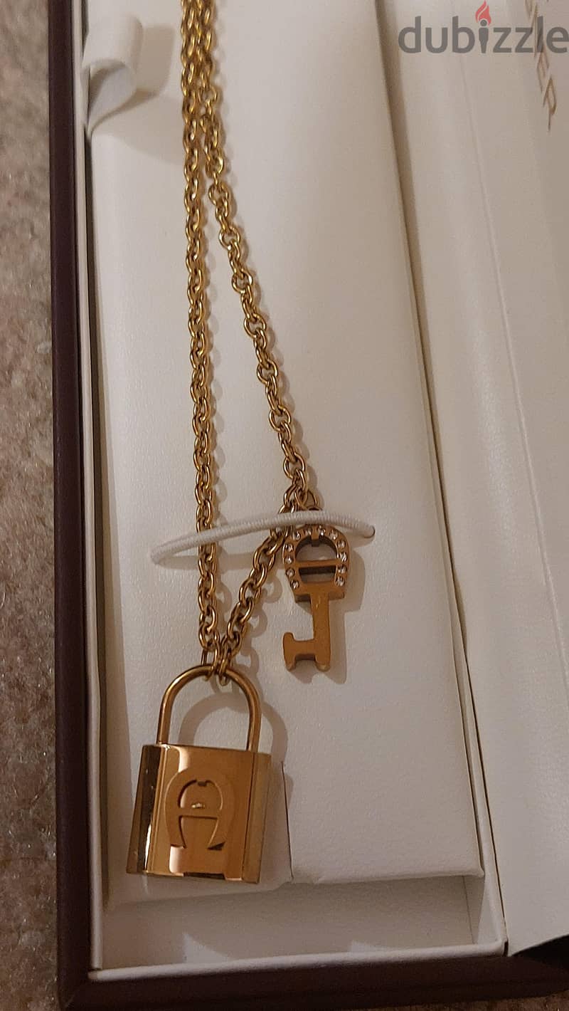 Aigner Necklace 5