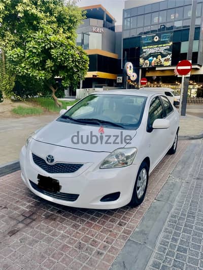 Toyota Yaris model 2012.