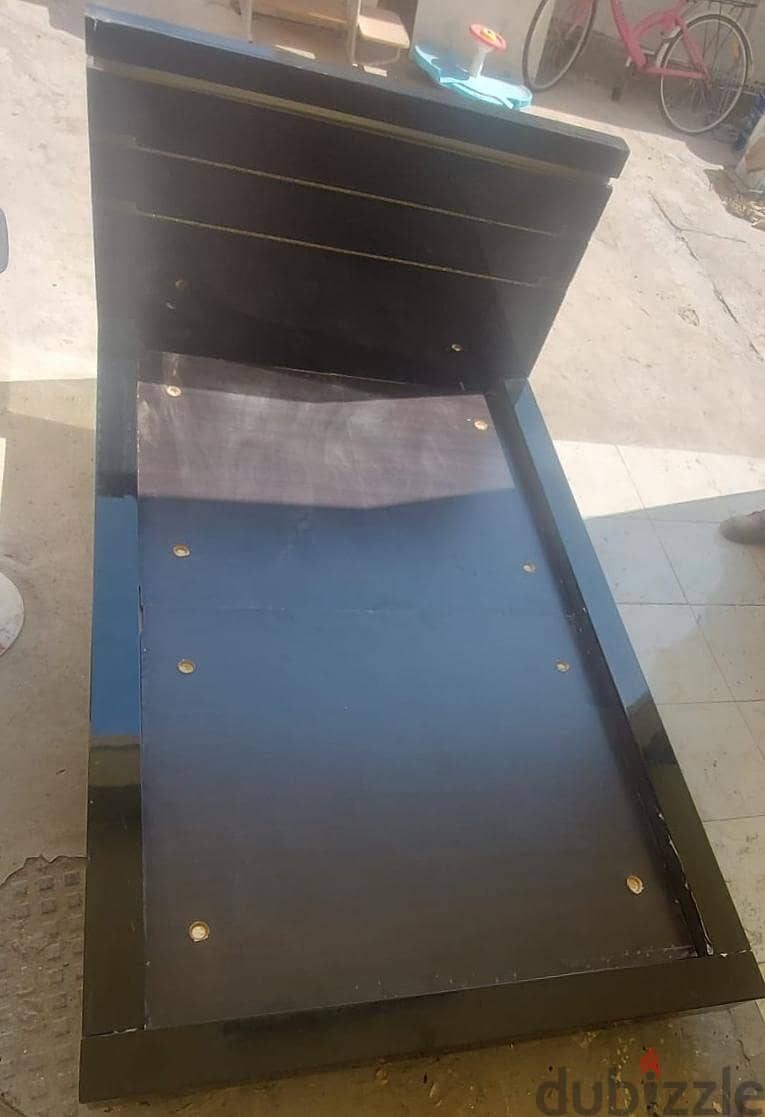 Single Bed Frame for Sale (Did not use new) 120x200cm 1
