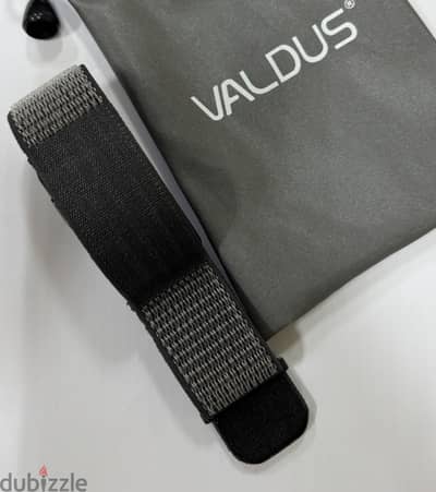 Smart band Valdus brand -similar to whoop and Google Fitbit air